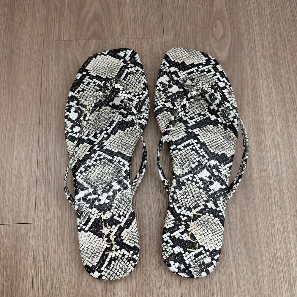 Loft Snakeskin Flip Flops Size 8